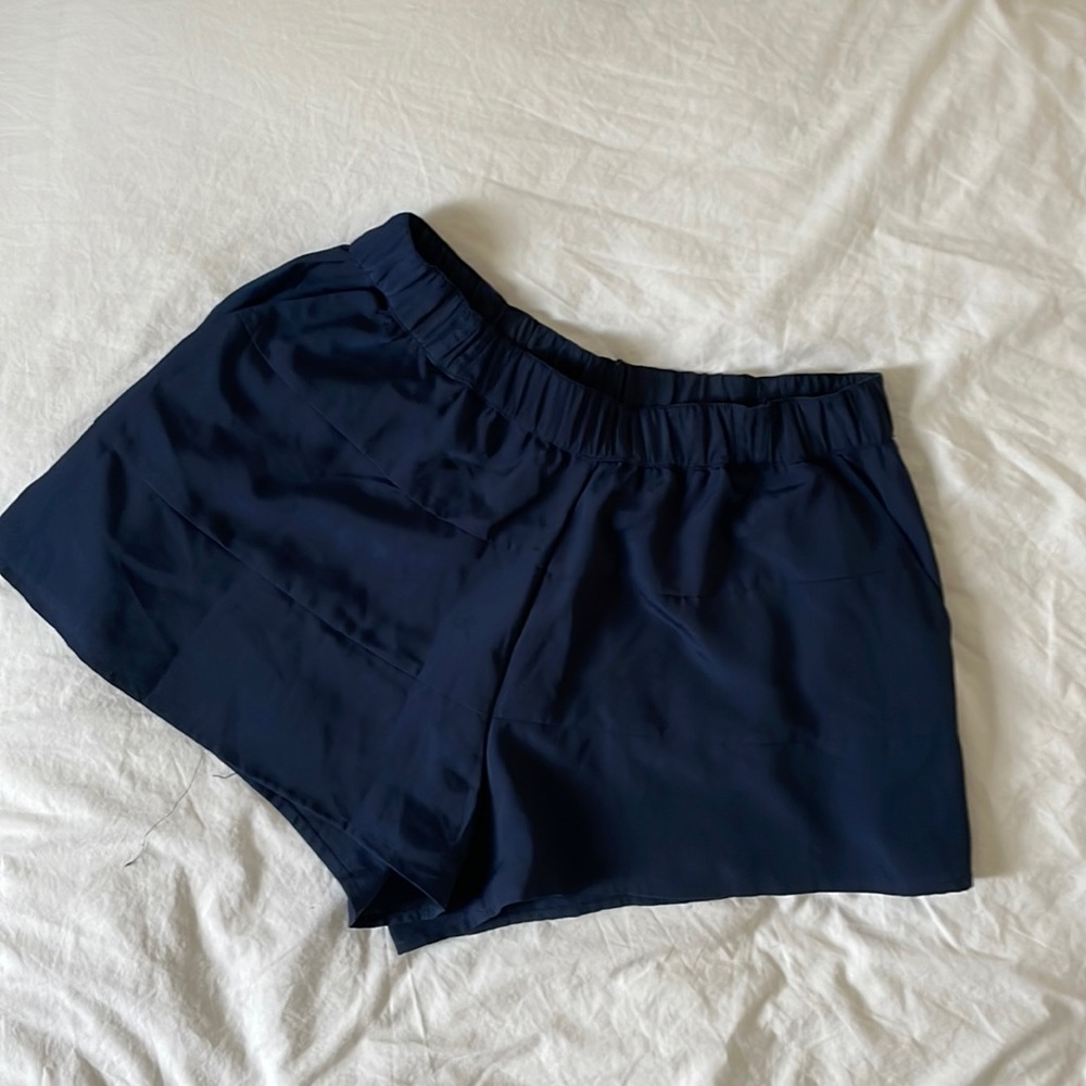 H&M • navy shorts